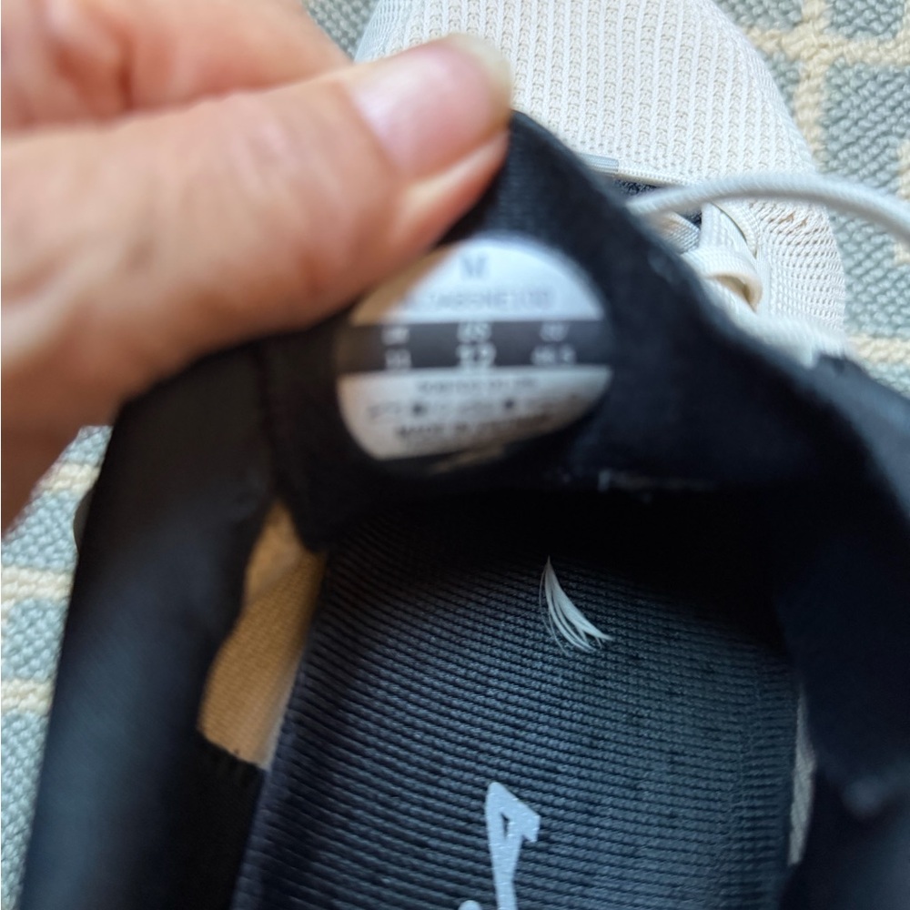 Altra Men's White and Black Road Running Shoes - Picture 4 of 4